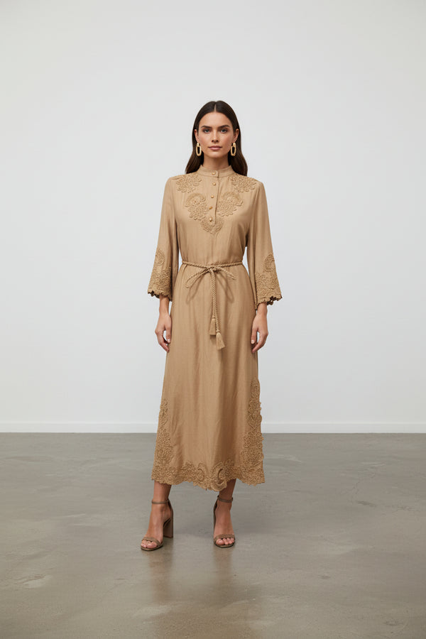 Nakış İşlemeli Kuşaklı Midi Elbise Camel