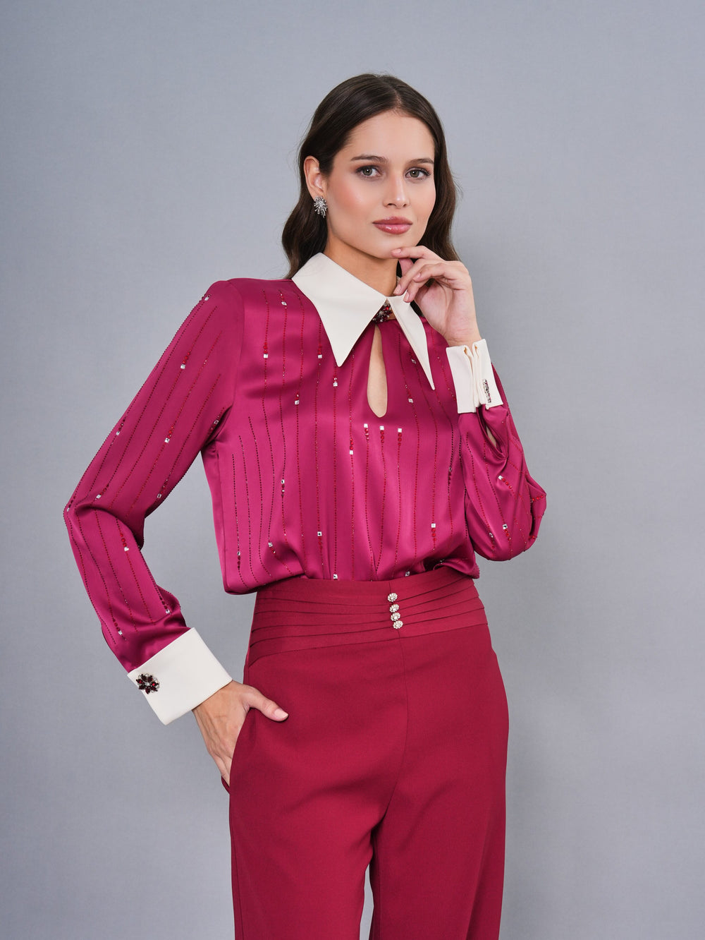 Taş İşlemeli Kontrast Yakalı Saten Bluz Bordo